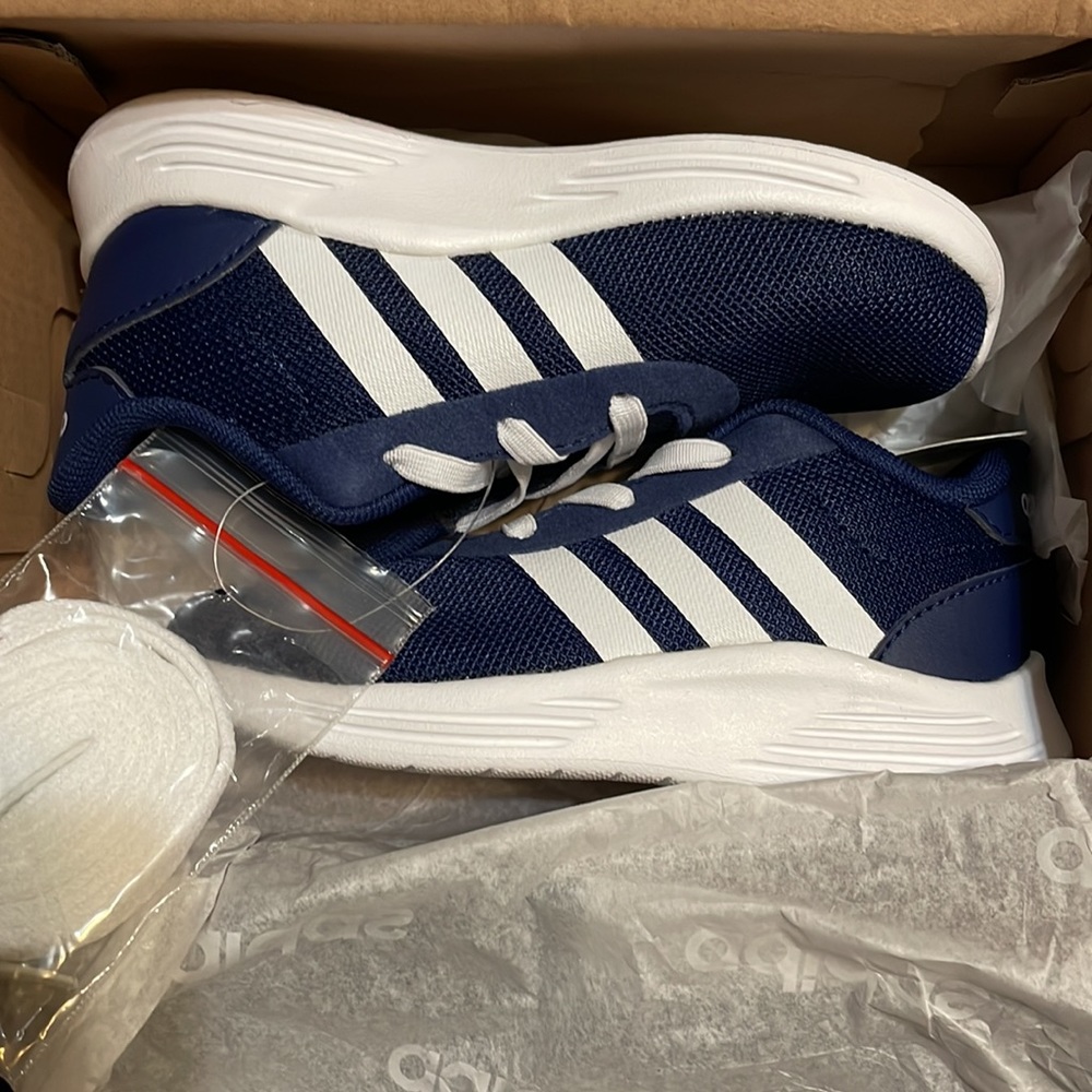 BRAND NEW/ NEVER WORN in box ADIDAS Lite Racer 2.01 Size 8K